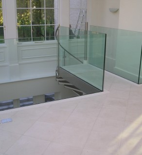 ‘Avoca Cantilever’ Glass Balustrade