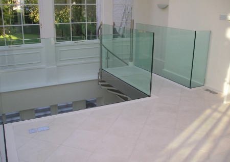 ‘Avoca Cantilever’ Glass Balustrade