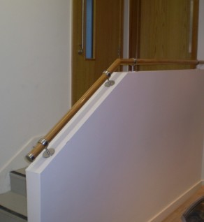 ‘Clasac’ Oak Handrail with Knuckle Brackets