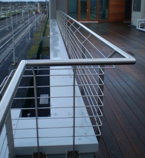 ‘Clasac’ Side-mounted Stainless Steel Roof Balustrade