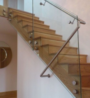 Cantilver Glass Balustrade on Oak Stairs